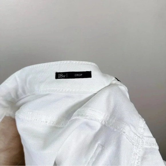 Talbots Womens Size 18W Crop Flawless Five Pocket Boyfriend Jean Short - Picture 10 of 15